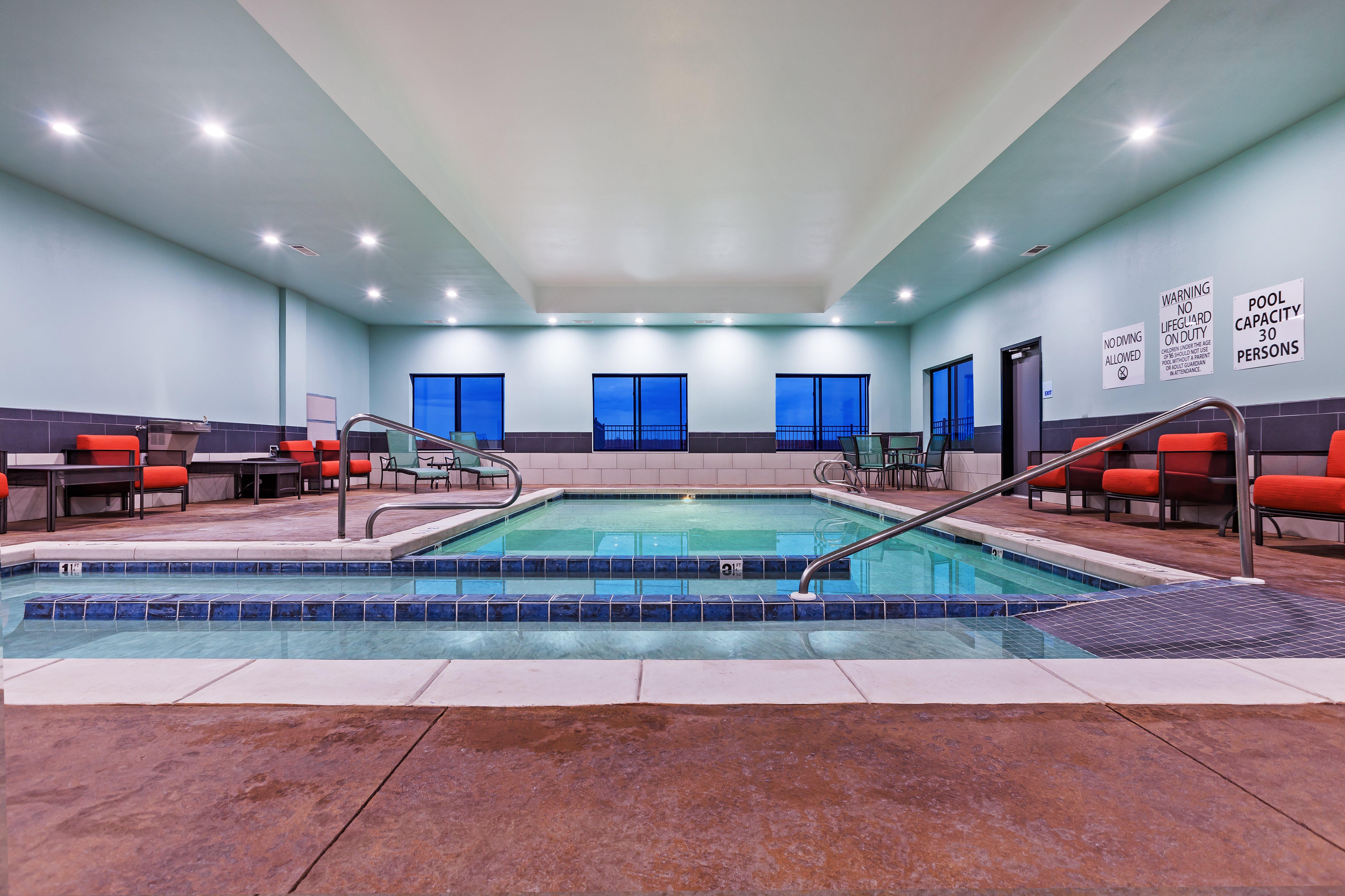 Holiday Inn Express & Suites Perryton By Ihg Lord Exterior photo